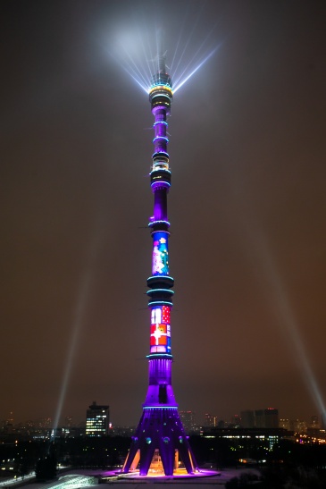 Новогоднее световое шоу запустили на Останкинской башне